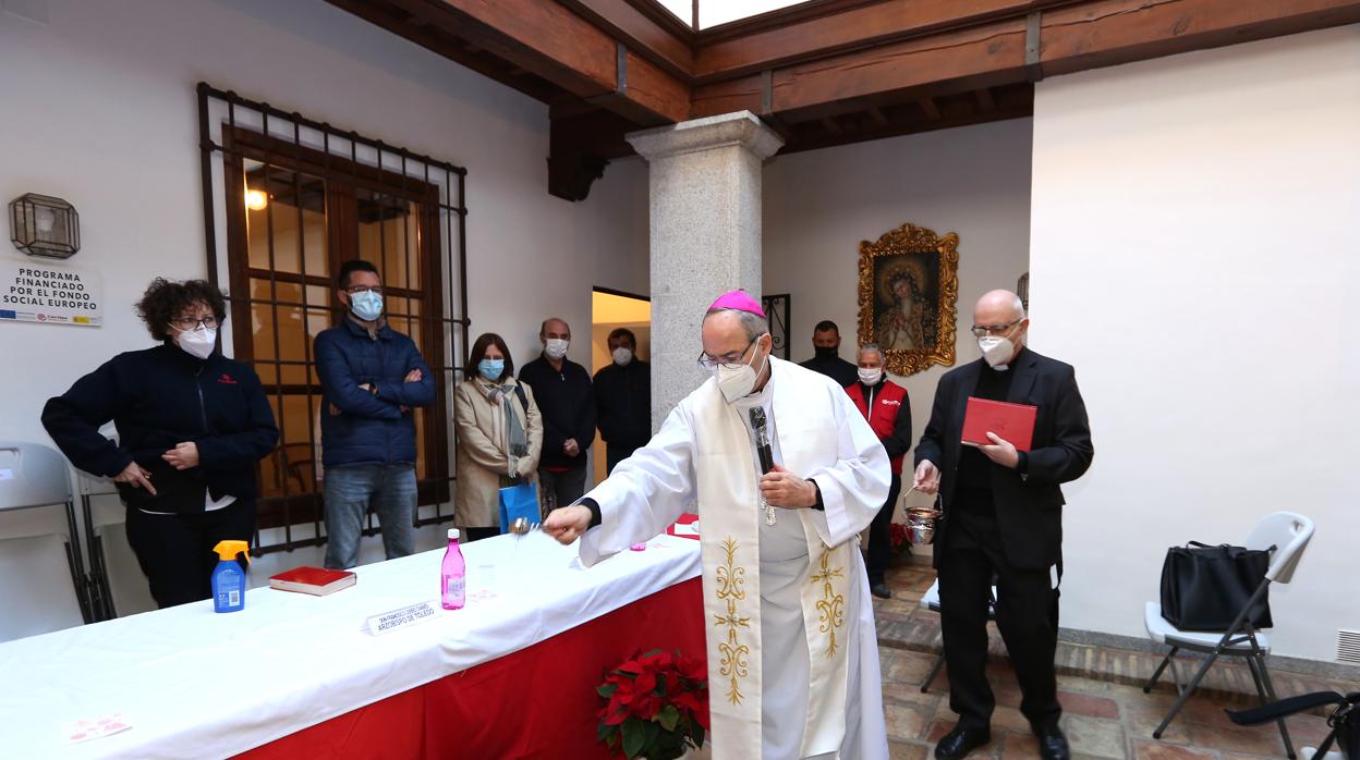 La vivienda ha sido inaugurada por el arzobispo de Toledo, Francisco Cerro