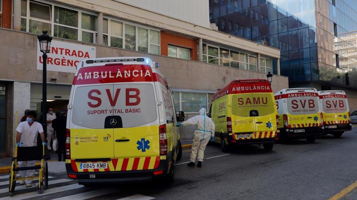 Varias ambulancias y personal del SAMU y de SVB en Valencia