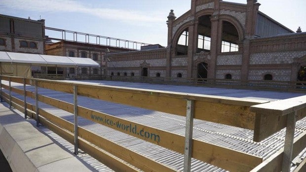 Abre la pista de hielo de Matadero con aforo reducido, entradas por internet y desinfección en cada pase