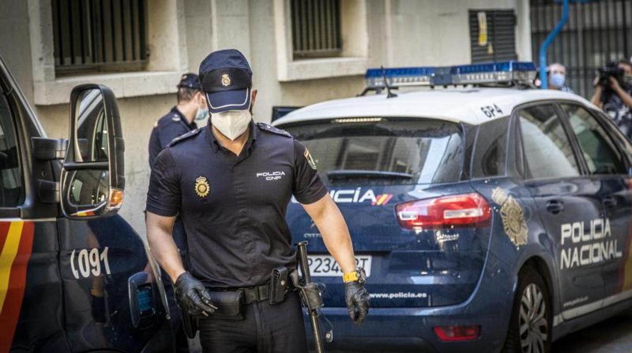 Efectivos de la Policia Nacional durante un servicio