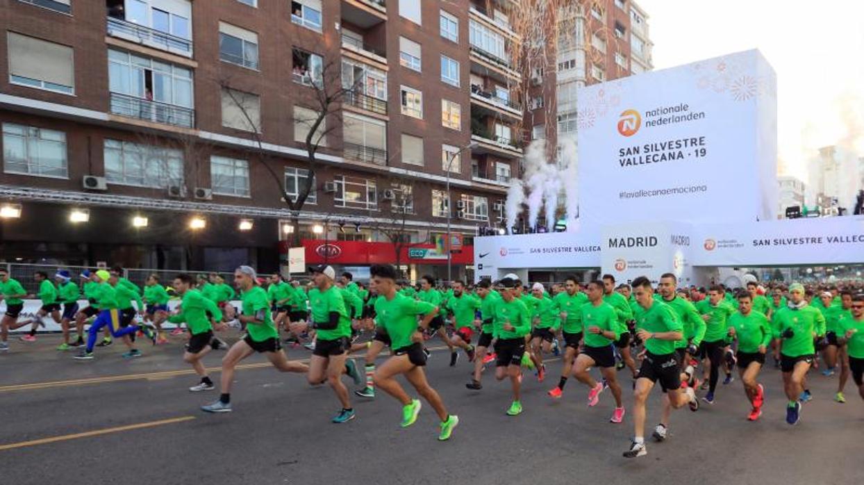 La salida de la carrera popular en su última edición que partió del Bernabéu para acabar en el estado del Rayo