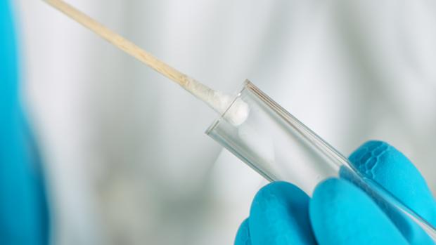 Safadifarma distribuirá un nuevo test rápido de saliva que detecta antígeno de Covid-19 en menos de quince minutos