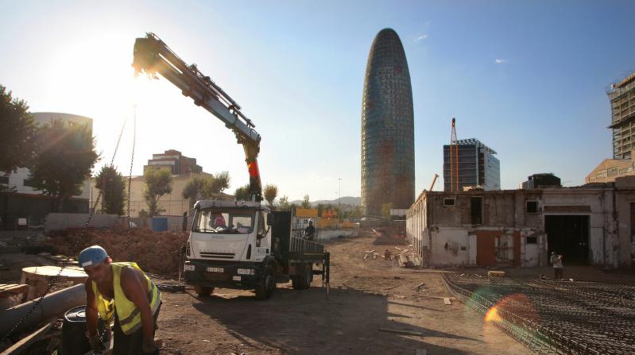 Obras en el distrito tecnológico 22@ de Barcelona