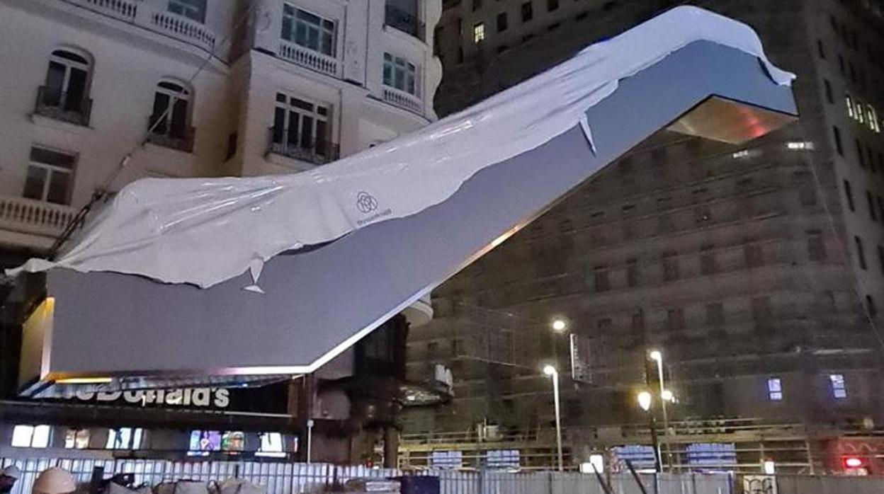 Montaje de la escalera mecánica en el Metro de Gran Vía