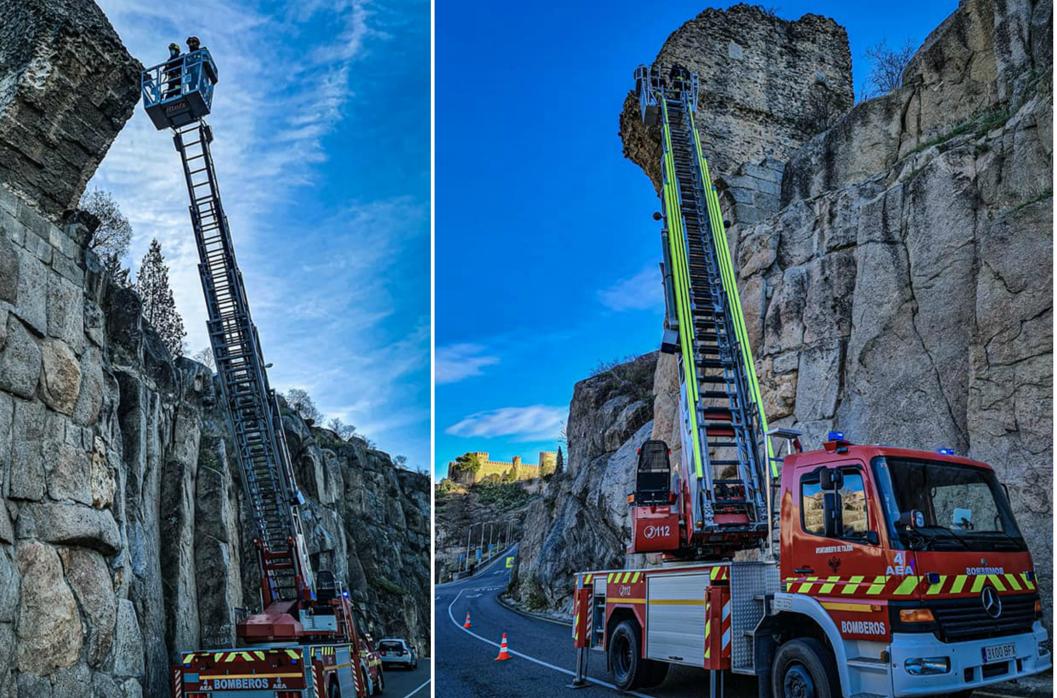 Los bomberos subidos en la autoescala acceden a la zona