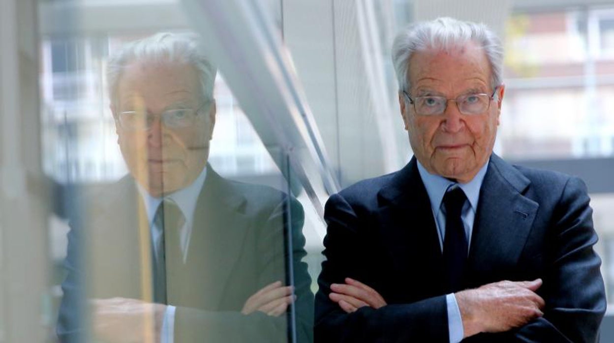 El abogado Garrigues Walker durante la entrevista con ABC