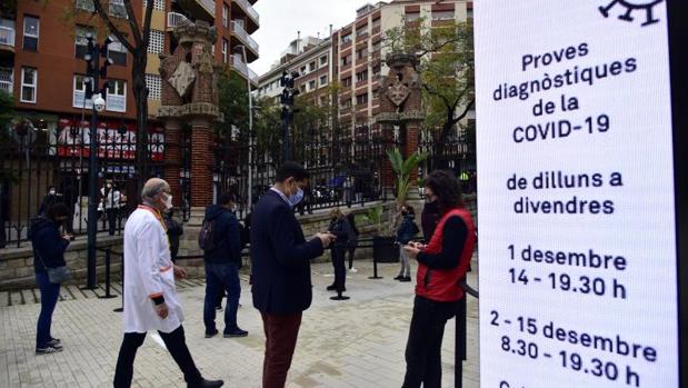 La velocidad de propagación del virus se estabiliza en Cataluña pero suben los hospitalizados