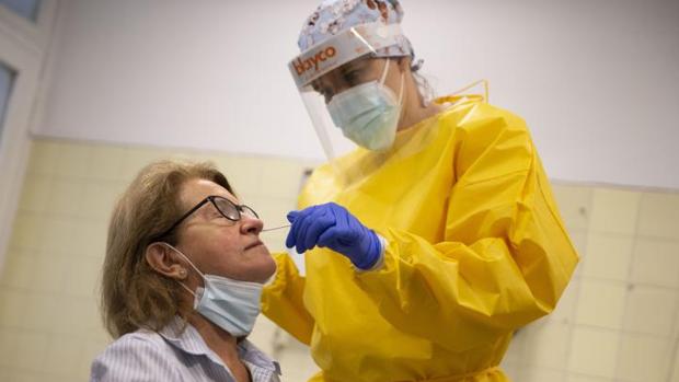 Madrid amplía los test de antígenos a seis nuevas zonas básicas de salud