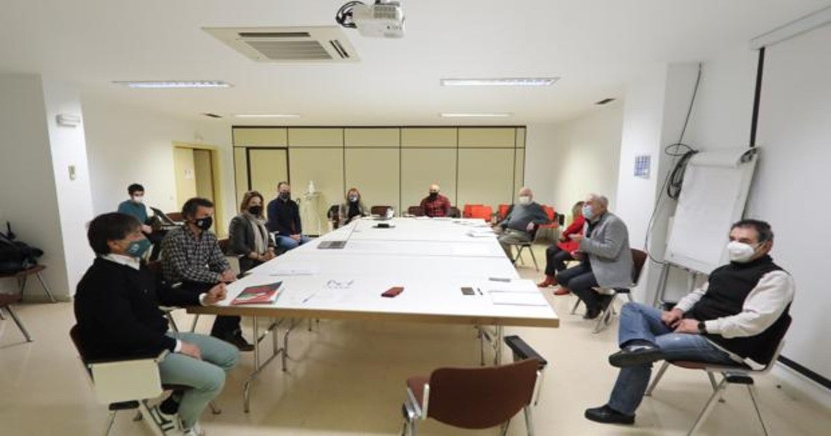 Imagen de la reunión entre el sector deportivo y los representantes de Salud