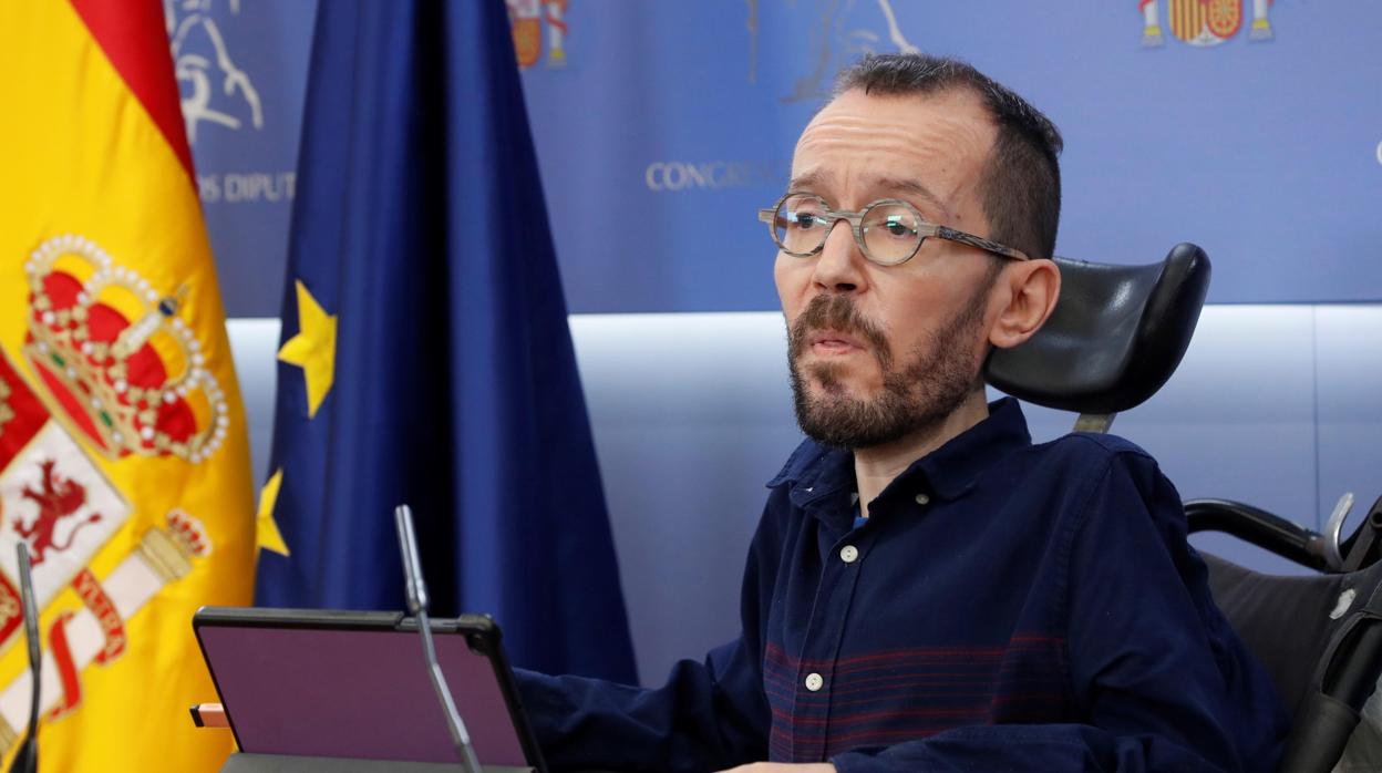 El portavoz de Unidas Podemos en el Congreso, Pablo Echenique, durante la rueda de prensa tras la reunión de la Junta de Portavoces del Congreso