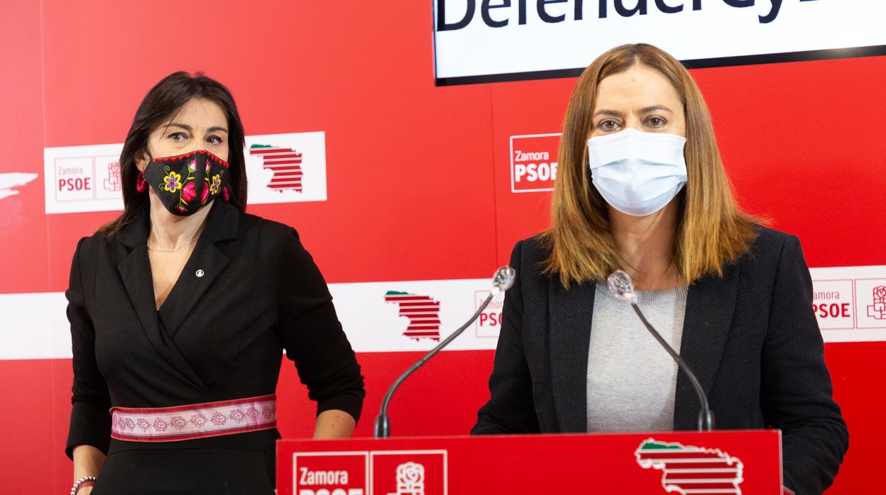 Virginia Barcones, durante su intervención ayer en Zamora, acompañada de Ana Sánchez