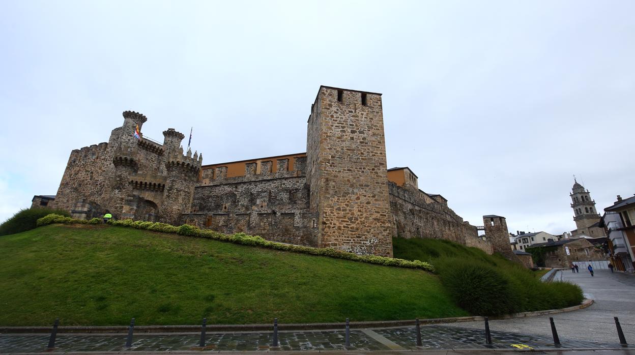 El Castillo de los Templarios de Ponferrada reabre sus puertas este martes