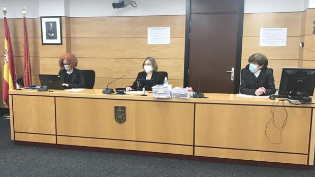 Primer juicio celebrado con tres magistradas destinadas en la Audiencia de Navarra