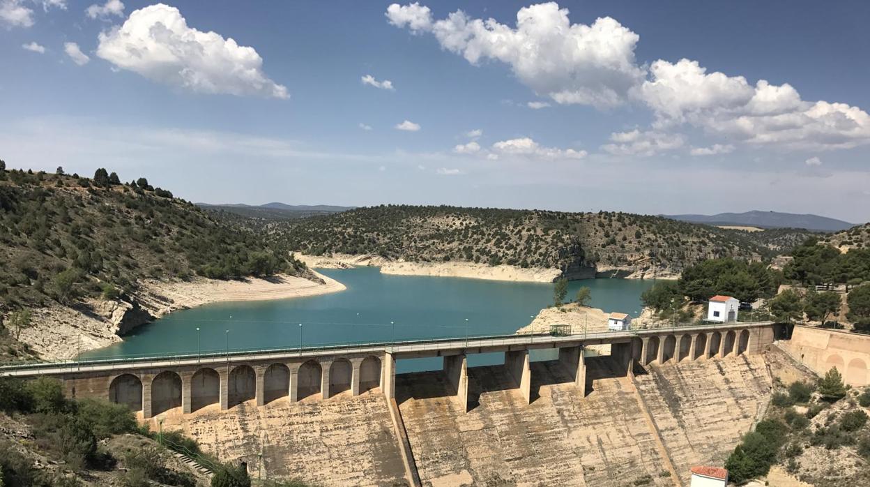 Pantano del Arquillo (Teruel), donde los dos perros murieron ahogados tras ser lanzados con una piedra al cuello