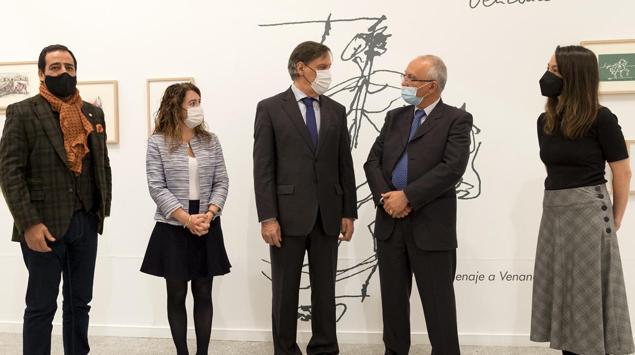 El alcalde de Salamanca, Carlos García Carbayo, y el presidente de la Fundación Venancio Blanco, en la presentación de la exposición