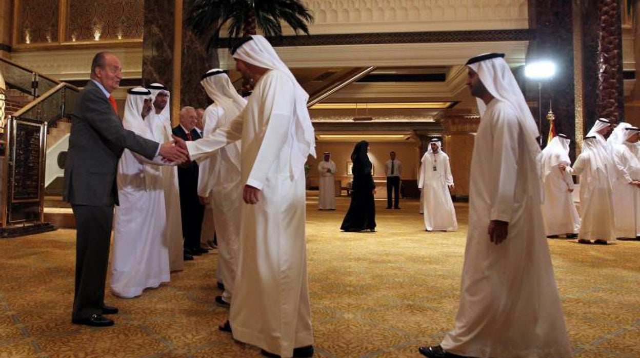 Don Juan Carlos, en un viaje oficial a Abu Dhabi en 2014
