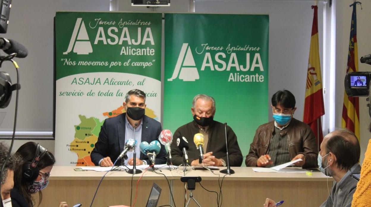 Ramón Espinosa, Eladio Aniorte y José Vicente Andreu, en la presentación del balance anual de 2020