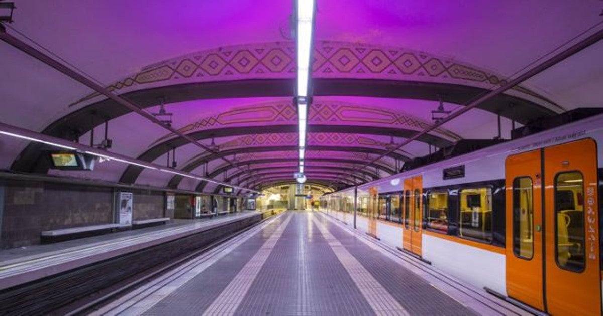 Imagen de la icónica estación de Plaza Catalunya de los Ferrocarriles de la Generalitat