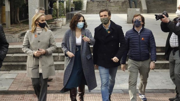 Los alcaldes se oponen a que Isabel Díaz Ayuso sea la presidenta del PP de Madrid