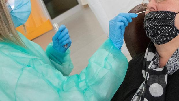 Aumentan los casos hasta 866 pero descienden los hospitalizados en Castilla-La Mancha