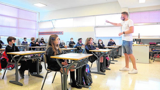 El curso supera el primer trimestre sin centros cerrados por Covid