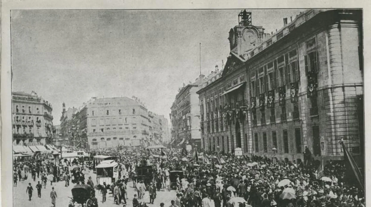 Imagen de la Puerta del Sol, de Madrid, a finales del siglo XIX