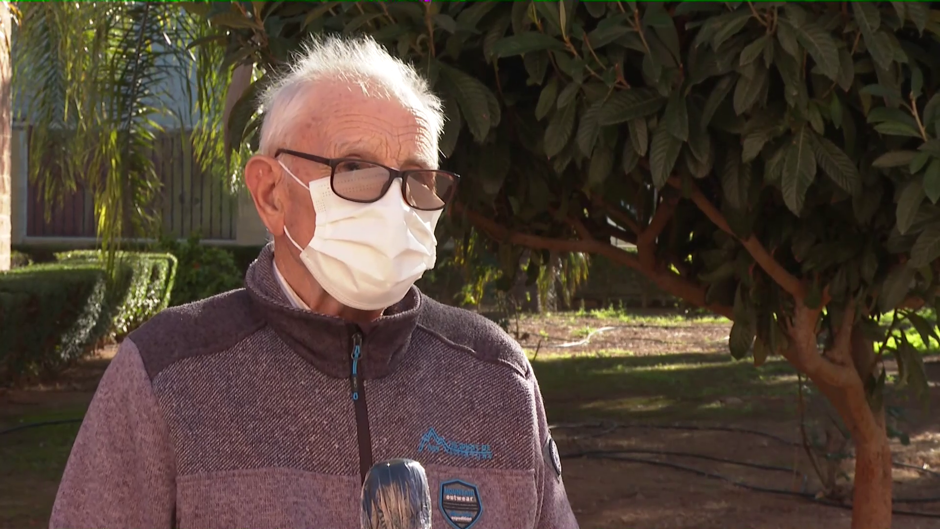 El primer vacunado contra el coronavirus en Valencia anima a seguir su ejemplo: «Es un paso bueno para todos»