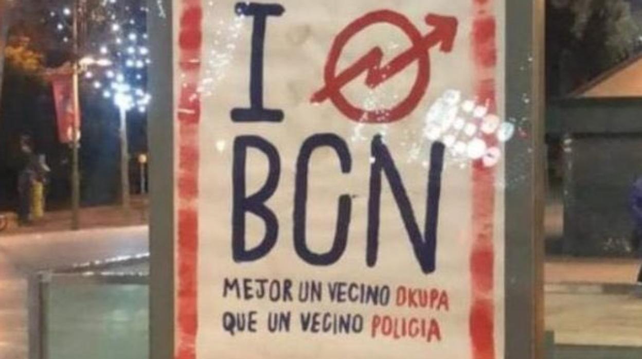 Uno de los carteles instalados en Barcelona