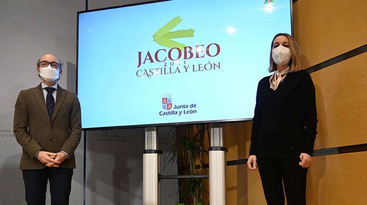 Ortega y Torrecilla, junto al logotipo para promocionar el Jacobeo 2021