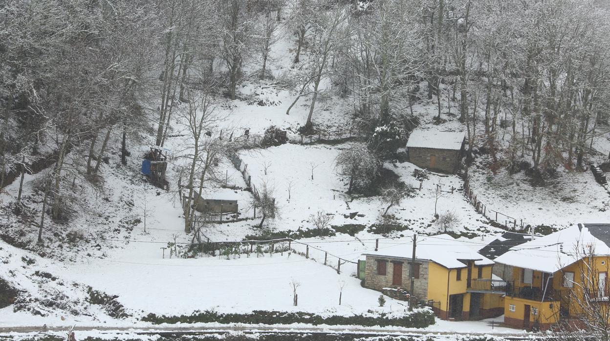 La localidad de La Braña (León), cubierta por la nevada de los ultimos días