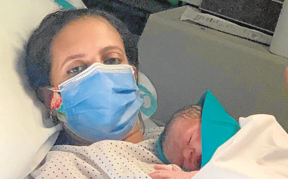 Adam, el primer bebé de 2021 en Castilla-La Mancha, nació a las 00.00 horas