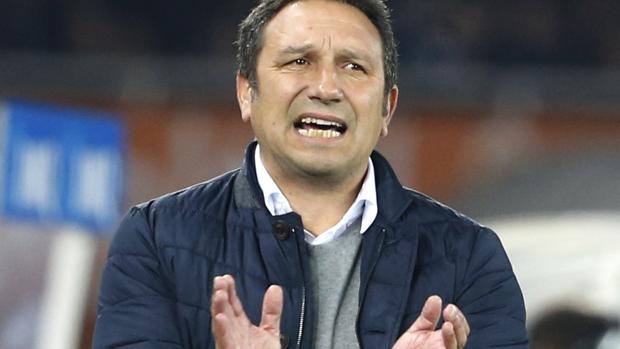 Eusebio Sacristán permanece en coma inducido y su situación es «estable» tras un golpe en la cabeza