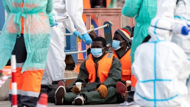 La llegada de inmigrantes a las costas canarias creció en 2020 un 881% respecto a 2019