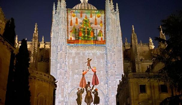 Más de 8.000 personas disfrutan en Salamanca del espectáculo de luz y sonido «¿Dónde está la Navidad?»