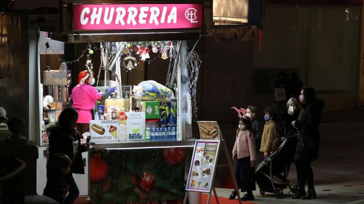 Ambiente en una calle de Orense, durante las fiestas navideñas