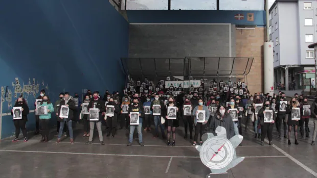 Cientos de jóvenes se «solidarizan» con los etarras presos