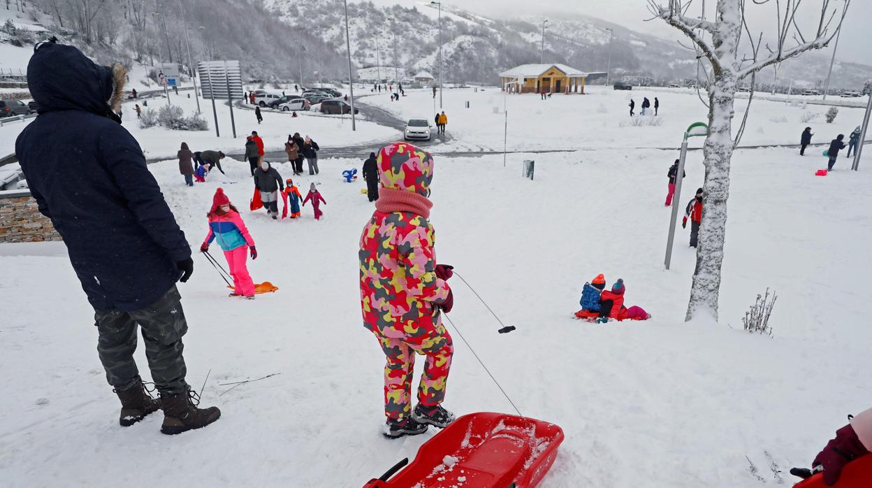 Niños en la nieve durante el último fin de semana