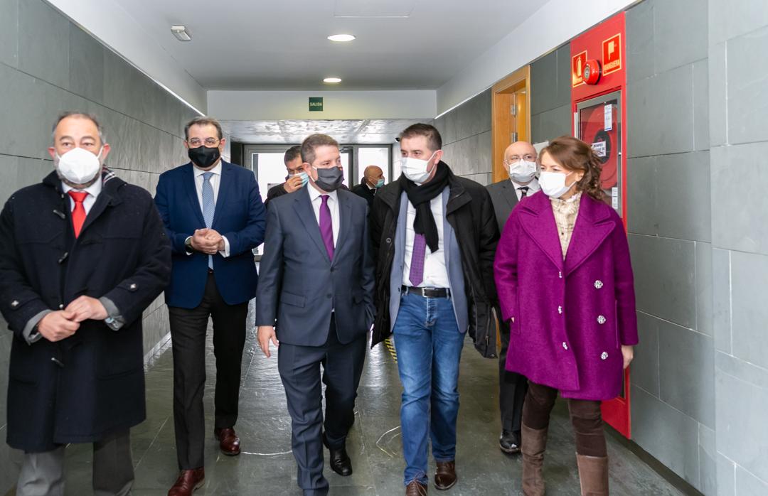 Garde, Fernández, Page, Cabañero y Aurelia Sánchez asisten a la presentación de las obras del hospital