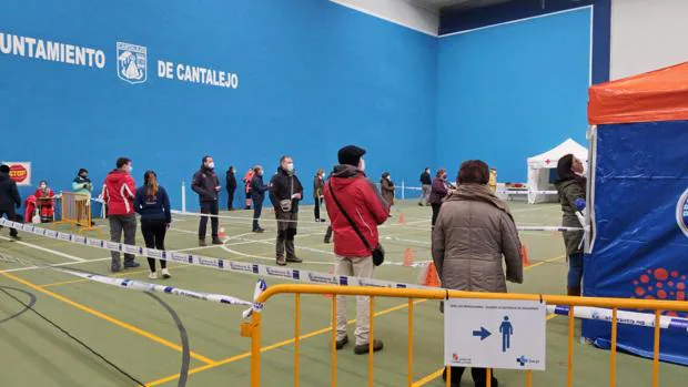 Detectan 18 positivos en las 742 pruebas de la primera jornada del cribado de antígenos en Cantalejo (Segovia)