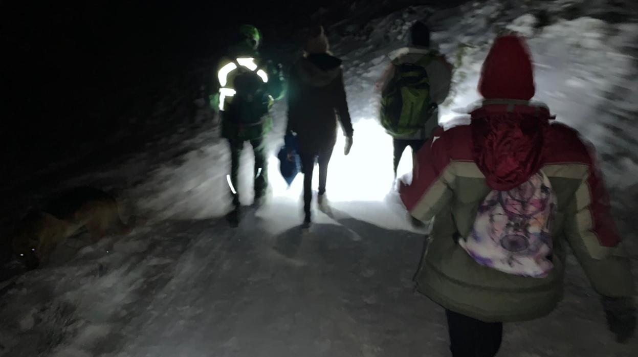 Jóvenes rescatados en la Garganta de los Infiernos, el día de Reyes