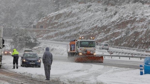 La nieve de Filomena «indulta» a la ciudad de Barcelona pero baña el sur de Tarragona y Lérida