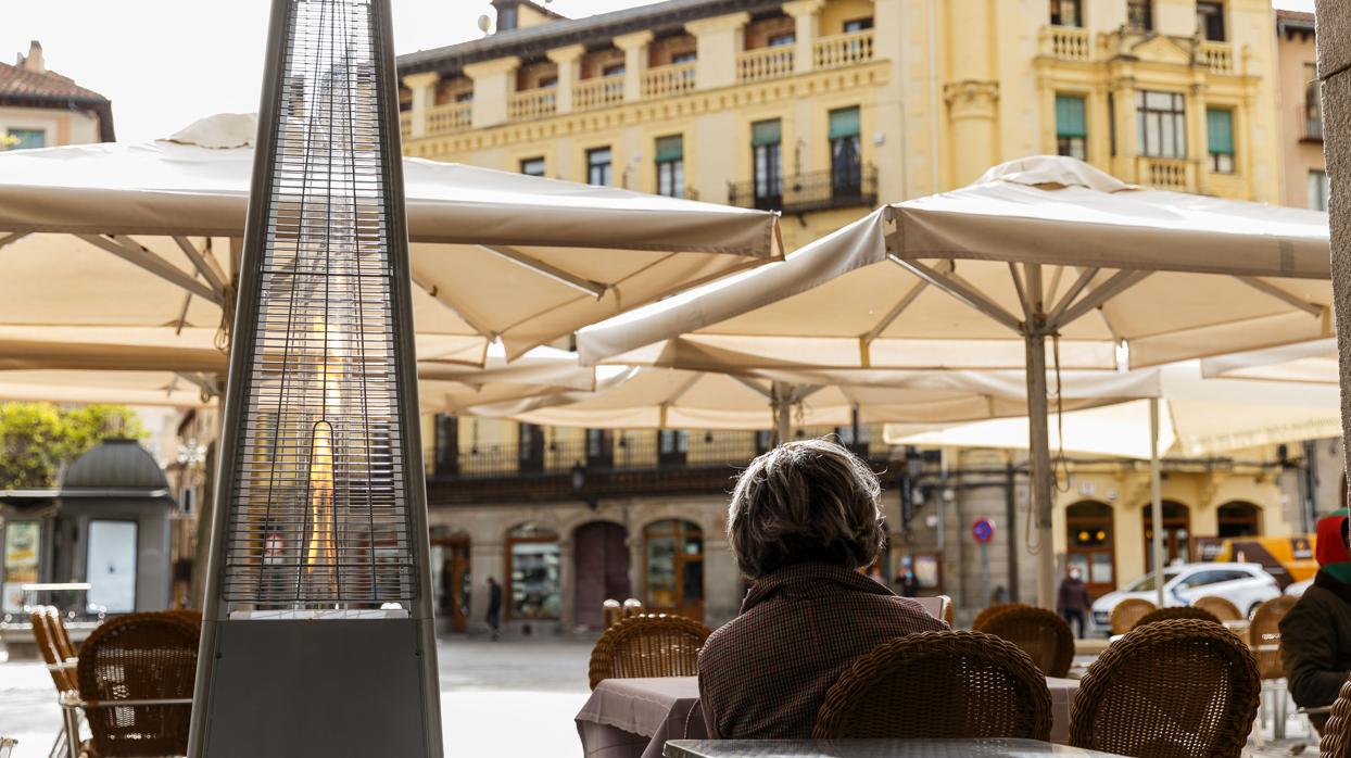 La hostelería sólo podrá abrir para el consumo en terrazas y servir para llevar