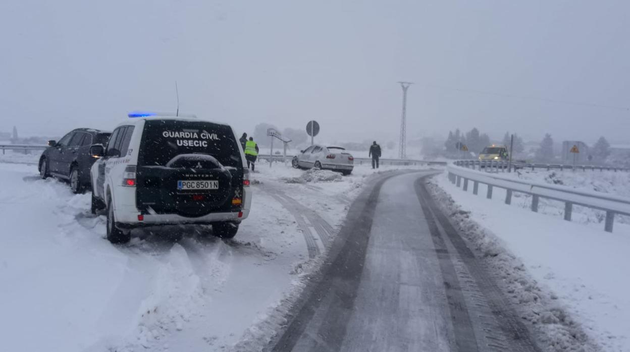 En todo Aragón, este sábado por la mañana permanecían confinados unos 1.500 camiones en zonas de estacionamiento habilitadas junto a las autovias que cruzan la región