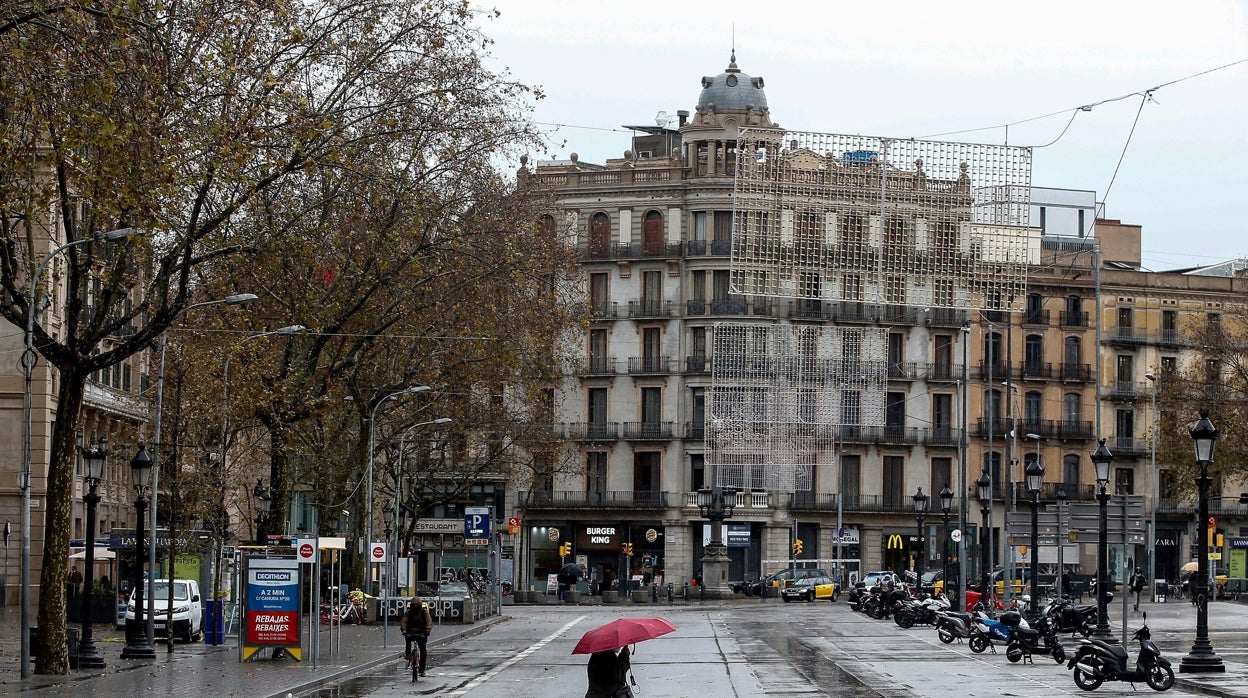 Aspecto de la Plaza de Cataluña de Barcelona este sábadio