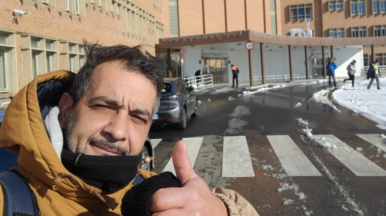 Rubén se fotografía al llegar al hospital