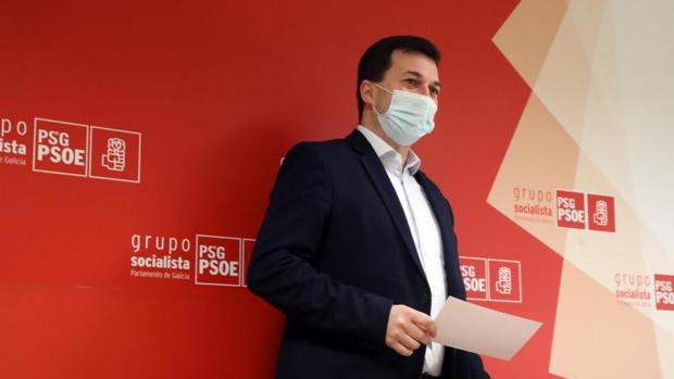 La oposición reclama a la Xunta acelerar con la vacunación y gastar las dosis en reserva