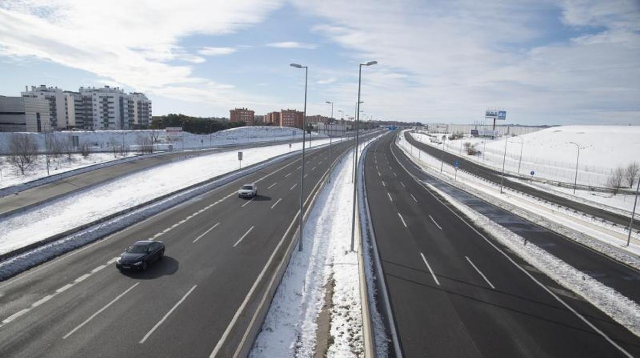 Estado de la A-2, con varios carriles ya limpios, al finalizar el domingo