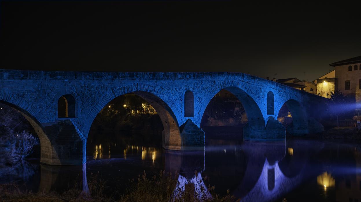 Puente románico de Puente la Reina, emblemático en el camino de Santiago ya en dirección a Estella.