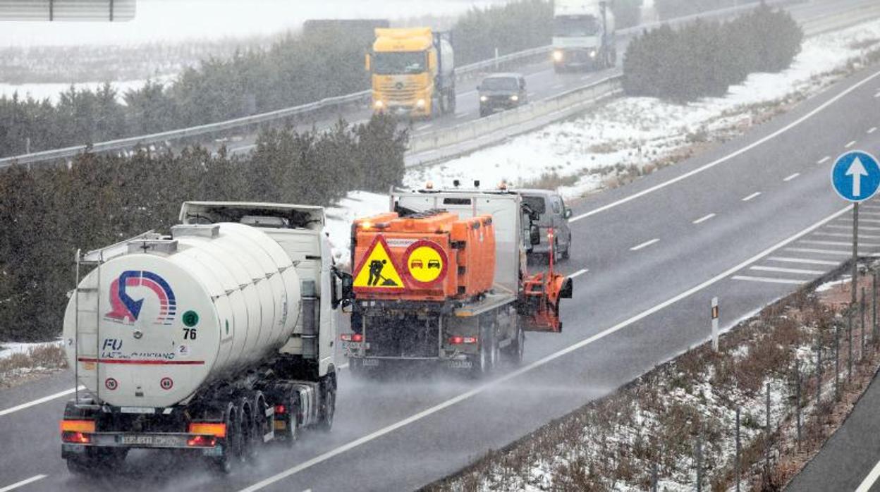 Hay 186 kilómetros de nueve tramos de carreteras de Castilla-La Mancha que aún siguen cortados por el temporal «Filomena»