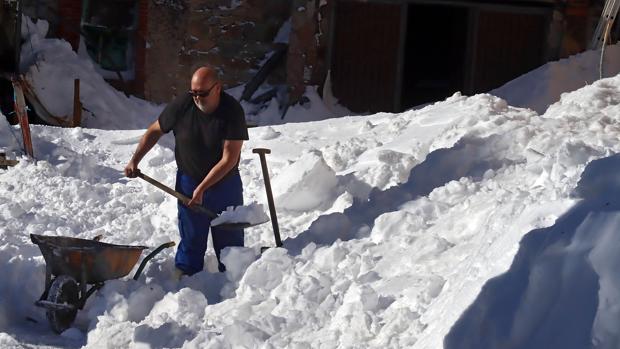 La nieve y el hielo impide a 1.519 alumnos acudir a clase